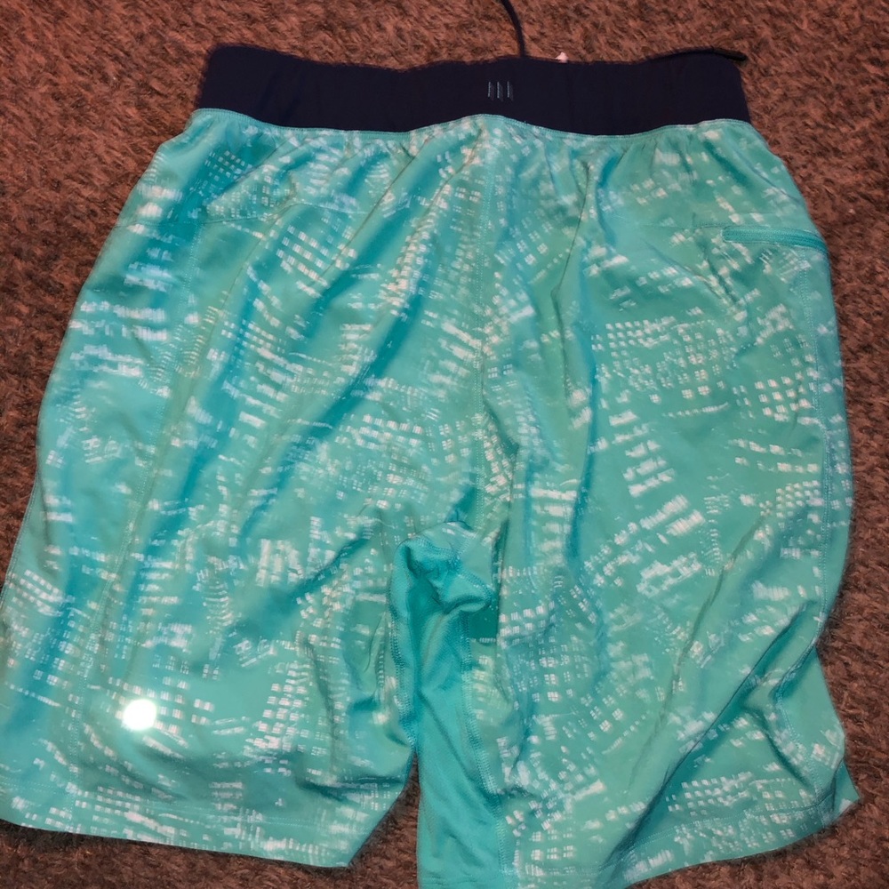 Lululemon size M inseam 9in T.H.E. Shorts